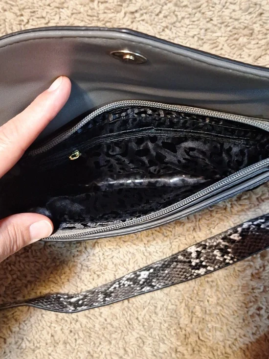 NWT Bella Luca Snakeskin Print Crossbody Bag - Picture 3 of 4